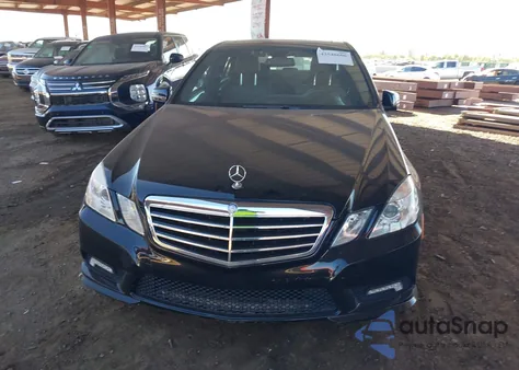 2011 Mercedes-Benz E 350 4Matic z USA, uszkodzony, nr VIN WDDHF8HB0BA432788